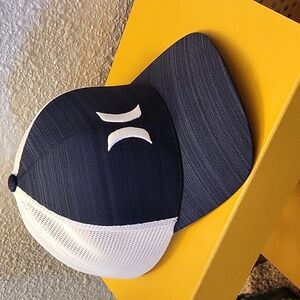 HURLEY trucker hat